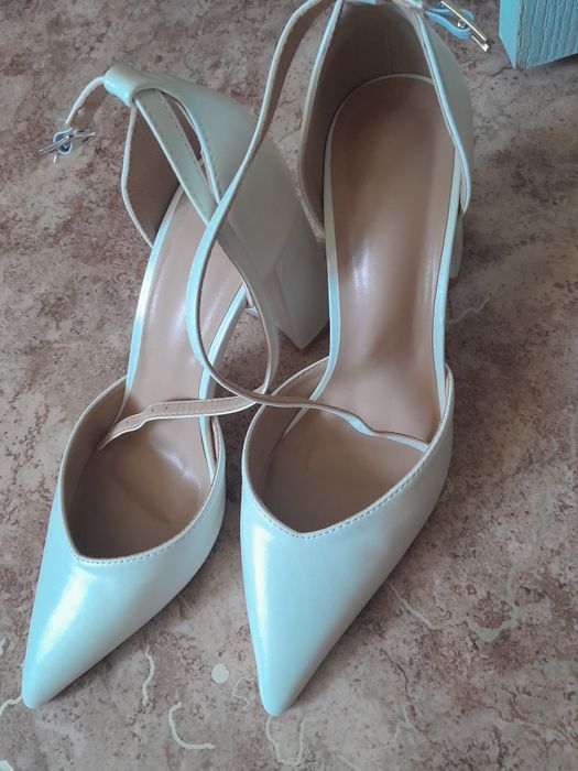 Туфли женские белые