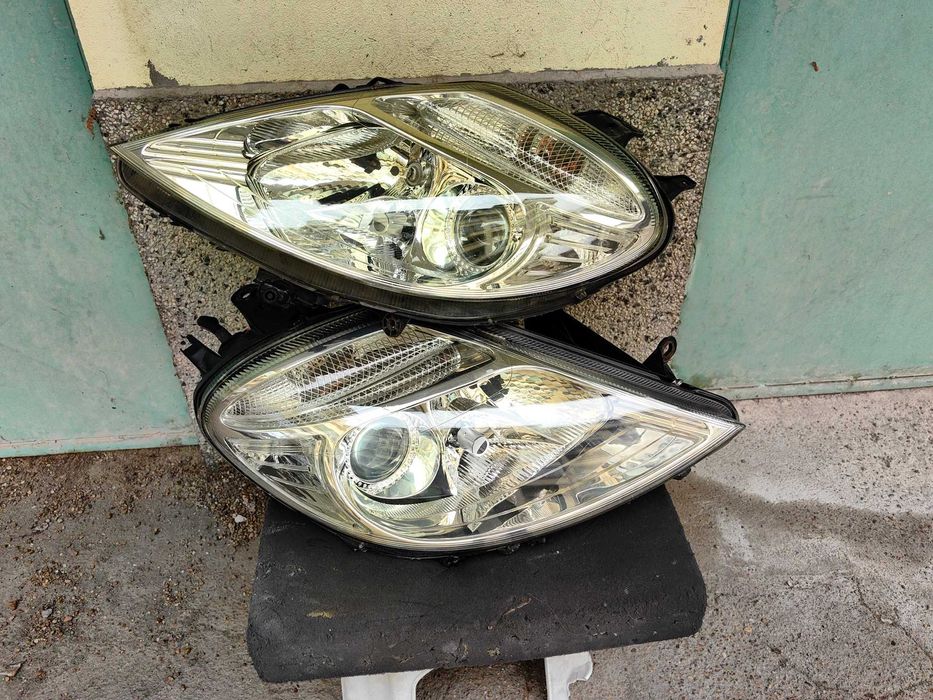 Оригинални  фарове  Ситроен Ц8  Citroen C8 Xenon