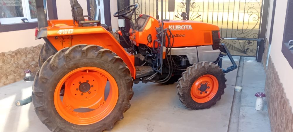 Tractor 4x4 japonez Kubota 32 cai