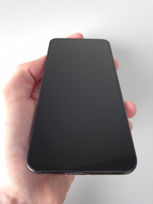 ОТЛИЧЕН! Samsung Galaxy S23, 256 GB, Black + 4 Кейса и 9 Протектора