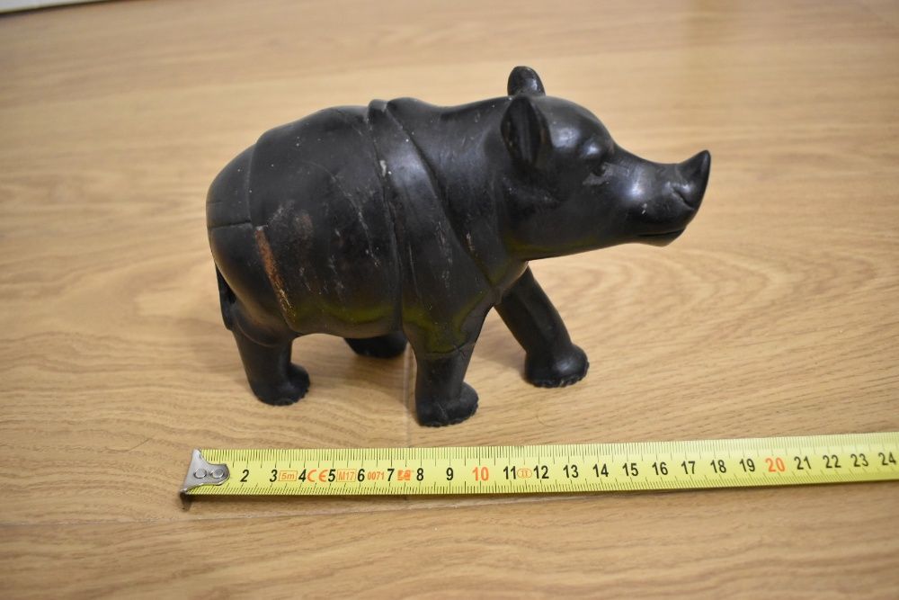 Statuete animale din lemn