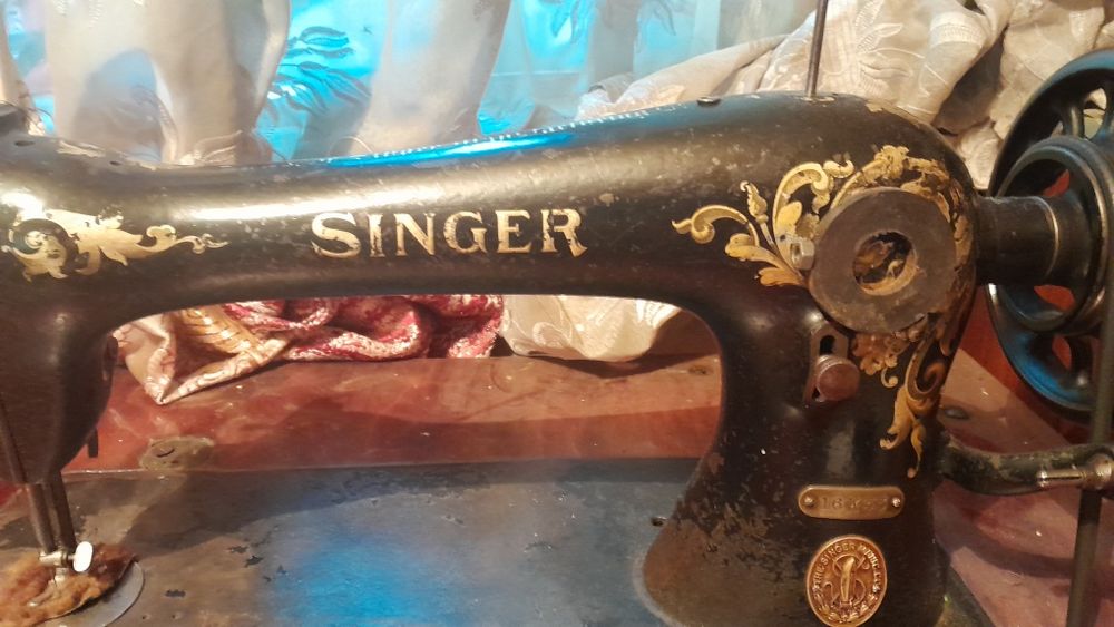 Продам швейную Машинку SINGER