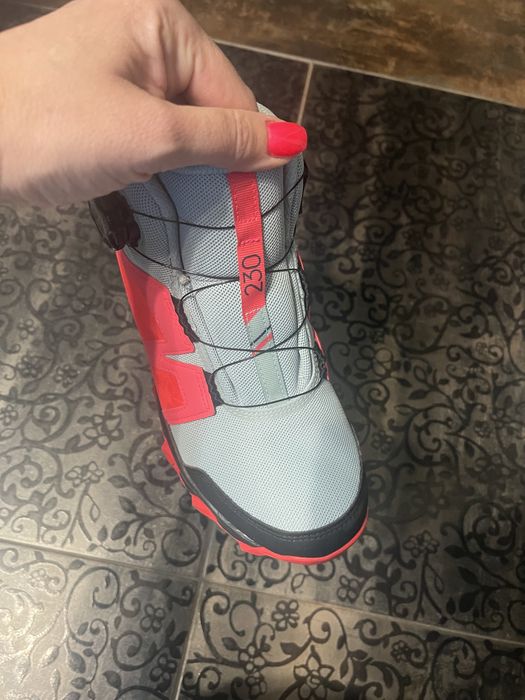 Маратонки Nike -39 номер,детски  ботички Terrex-намалени