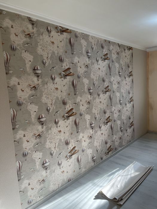 Поклейка обоев и покраска потолка