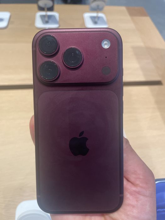 Iphone 18 pro 256gb Burgundy (Бордовый)