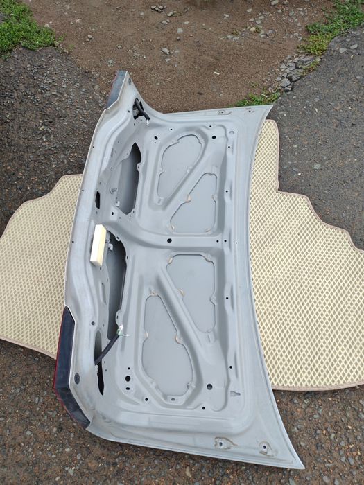 Продаю крышку багажника лс430