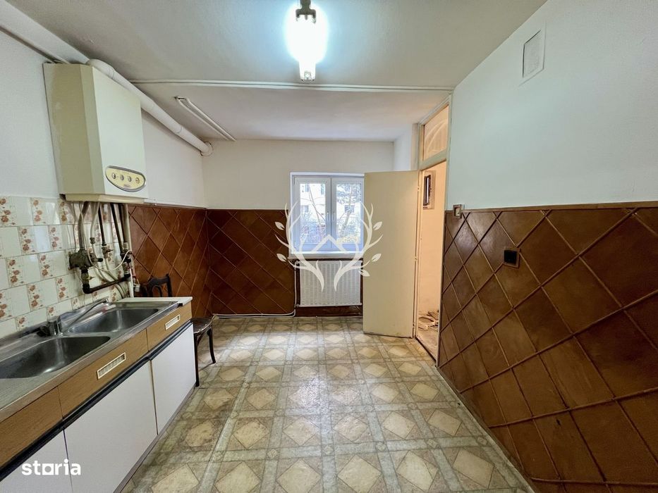Apartament cu 3 camere, pregatit pentru renovare in Zorilor