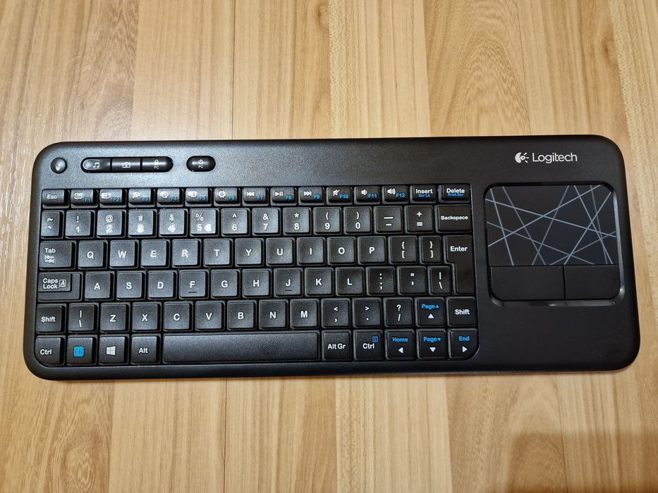 Vând Tastatură Wireless Logitech K400r, În Stare Impecabilă