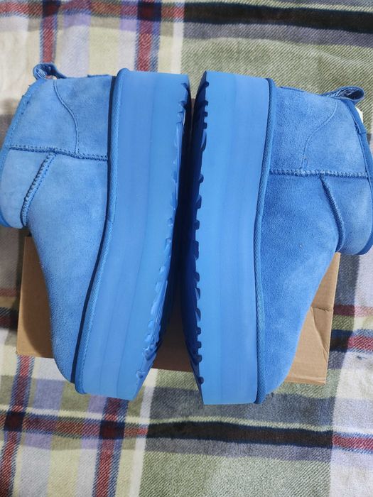 Vand UGG uri noi, cu eticheta