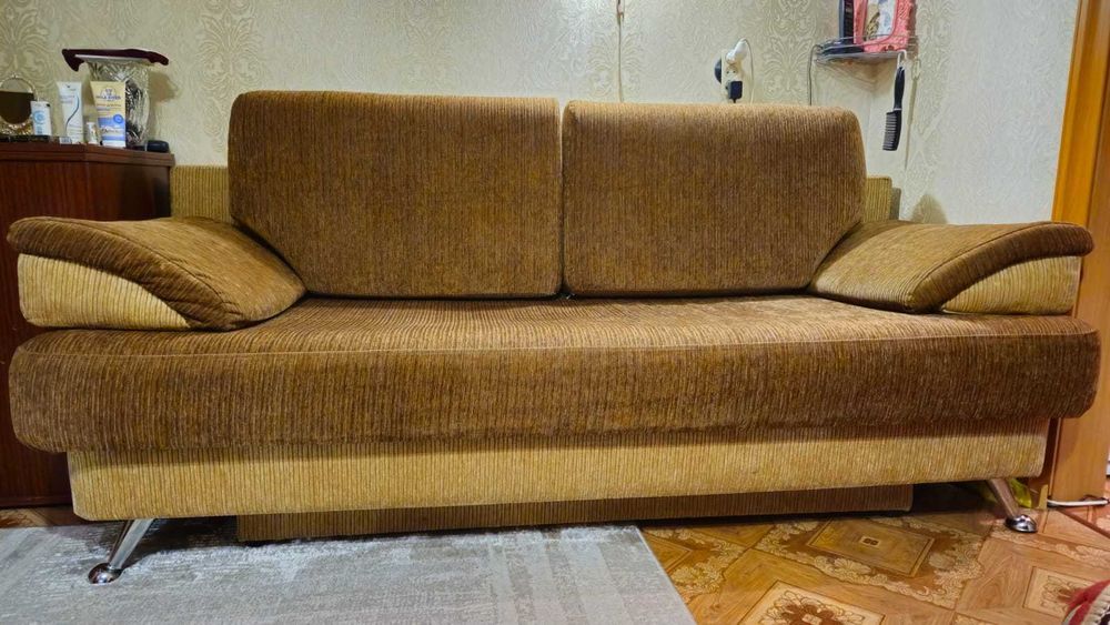 Продам диван чистый в хорошем состоянии