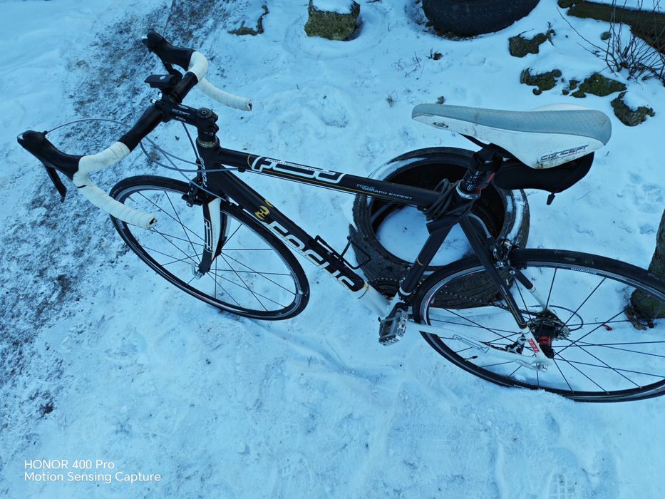 Vând cursiera focus