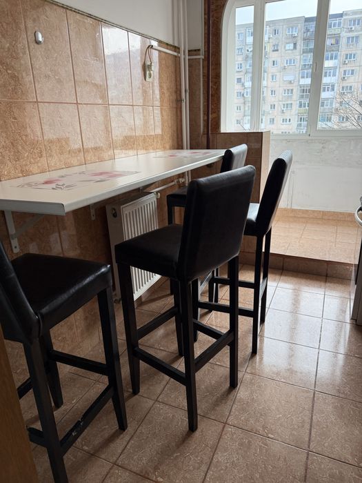 Vand 4 scaune bar, putin folosite