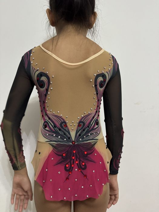 Для девочки гимнастически купальник