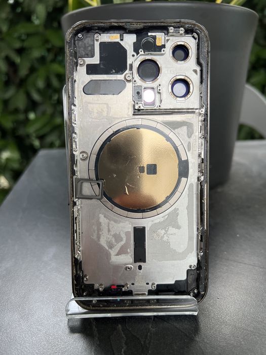 Caracasa iPhone 13 Pro originala