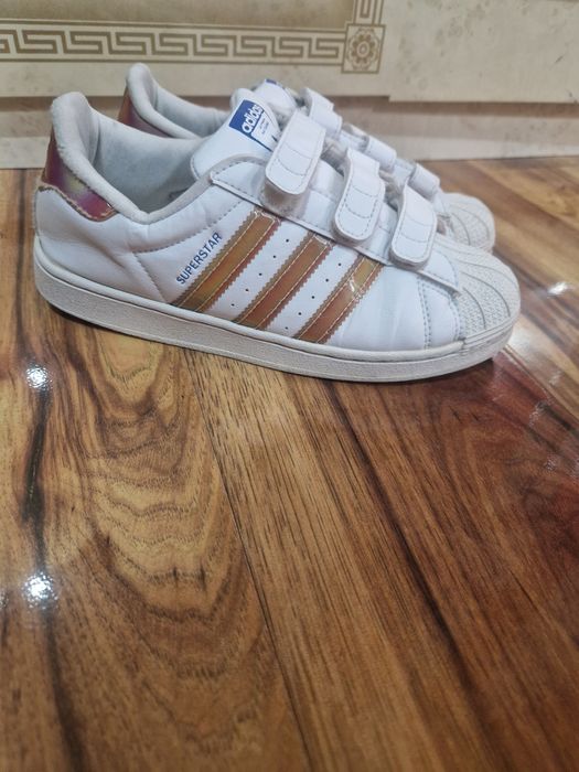 Adidasi Adidas masura 35, la doar 35 lei