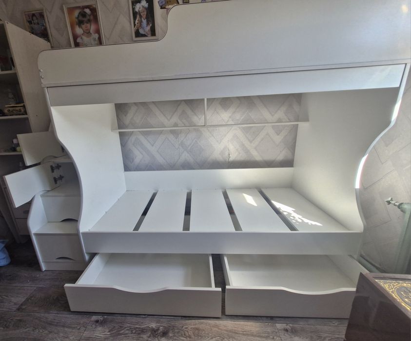 Кровать двухъярусная