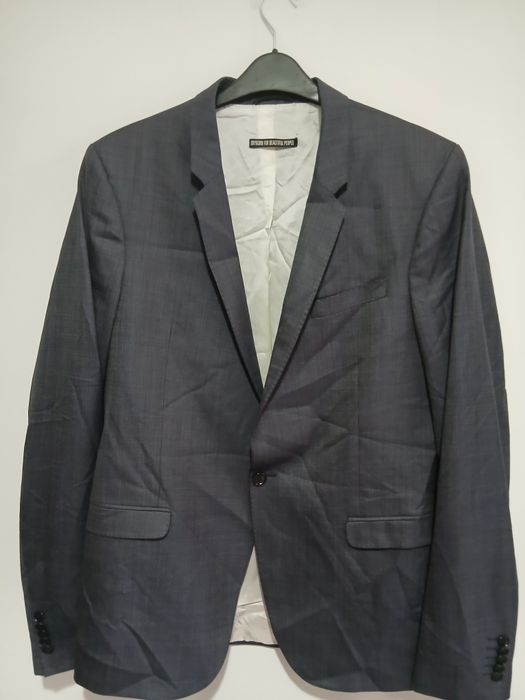 Sacou stofa barbati marimea 50-52 sau XL in stare perfecta.
Dimensiuni:
- latimea intre umeri 48 cm
- latimea intre axile 55 cm
- circumferinta bust 1