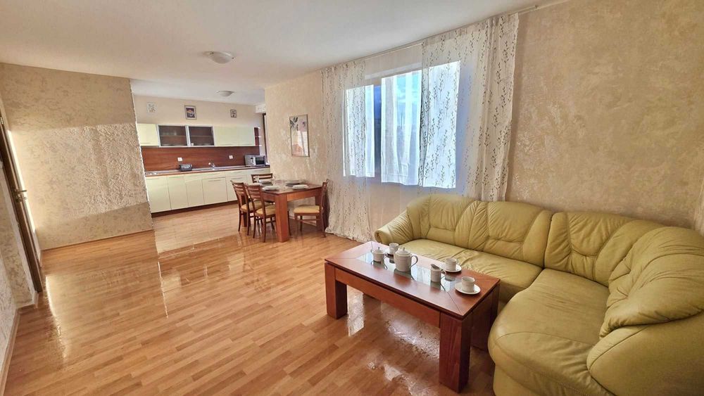 Стилно обзаведен тристаен апартамент е к-с „ Ефир 1 “