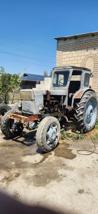 Traktor srochno sotiladi