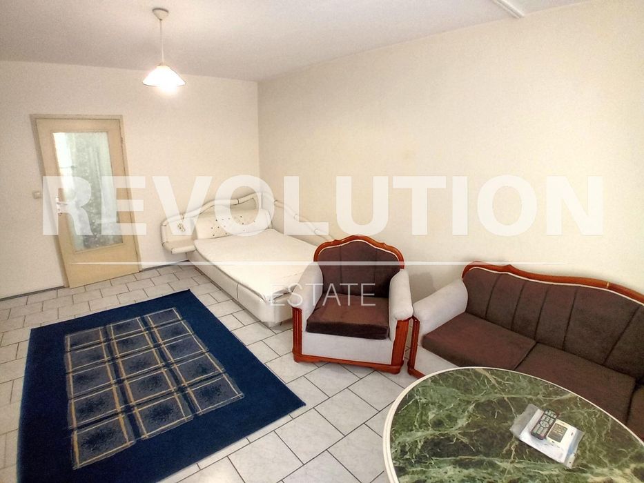 Дава се под наем Едностаен апартамент в Пловдив, Център - 55 кв.м за 315 € - Снимка #2