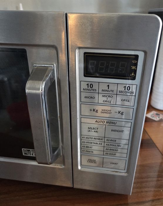 Cuptor cu microunde Schneider