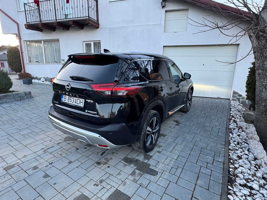 Nissan X-trail 1.5 hibrid Tekna - usor avariat