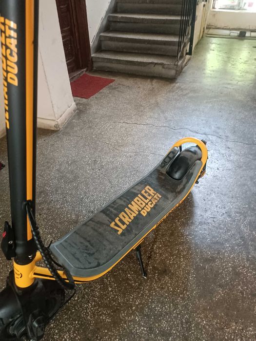 Vând trotineta electrica DUCATI SCRAMBLER