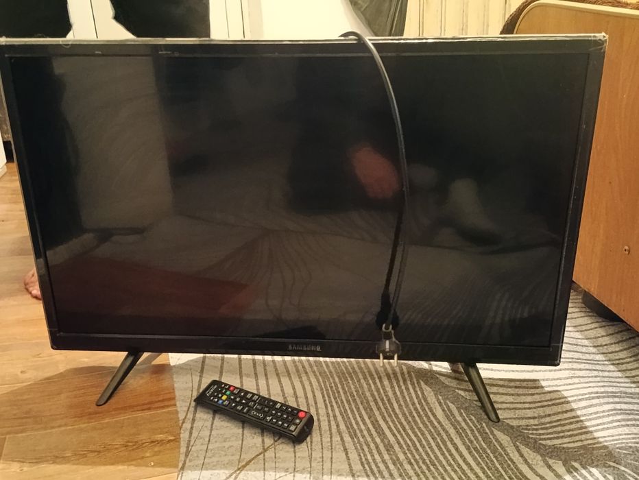 Продам телевизор на запчасти