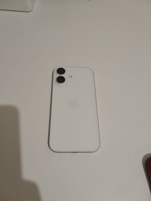 Продам Iphone 16