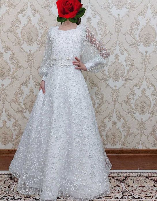 Qizlar uchun oqshom libosi