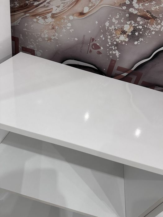 Елегантен скрин бял гланц