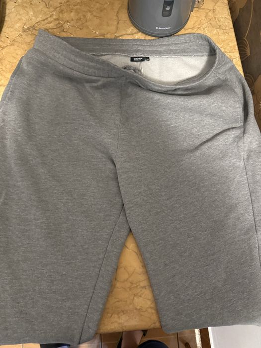 Vand pantaloni de trening CROP gri, marimea XXL