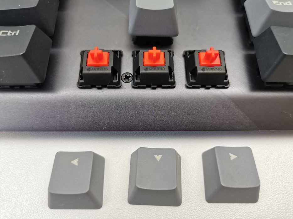 Клавиатура Asus ROG Strix Scope PBT с Cherry MX Red суичове и PBT капачки