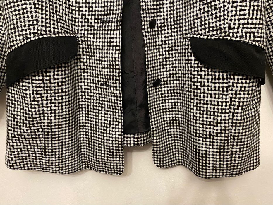 Дамско сако с джобове