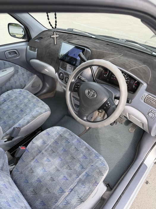 Продам Toyota Raum