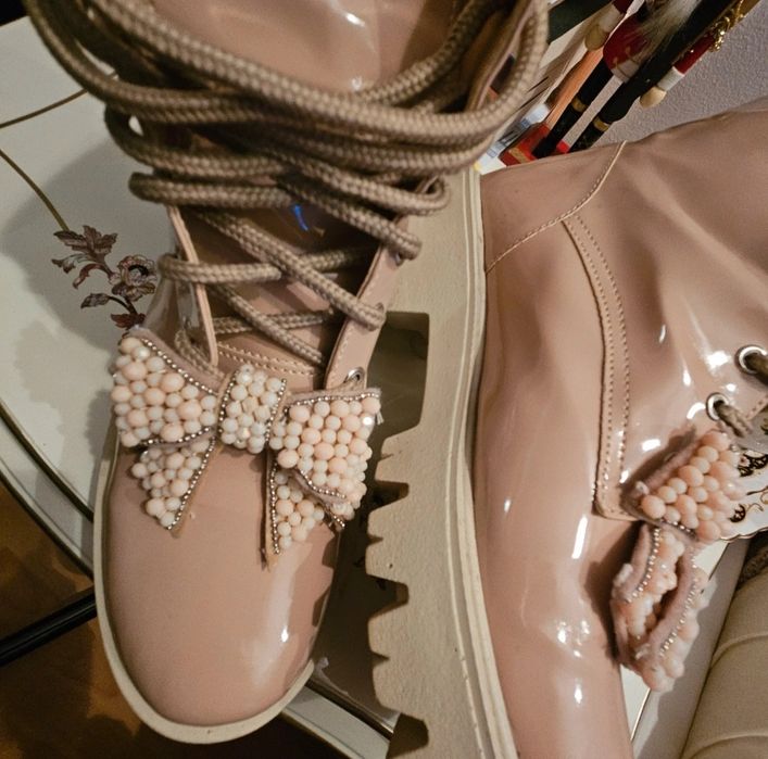 Bocanci din piele lăcuită, 37, roz prăfuit, fără defecte