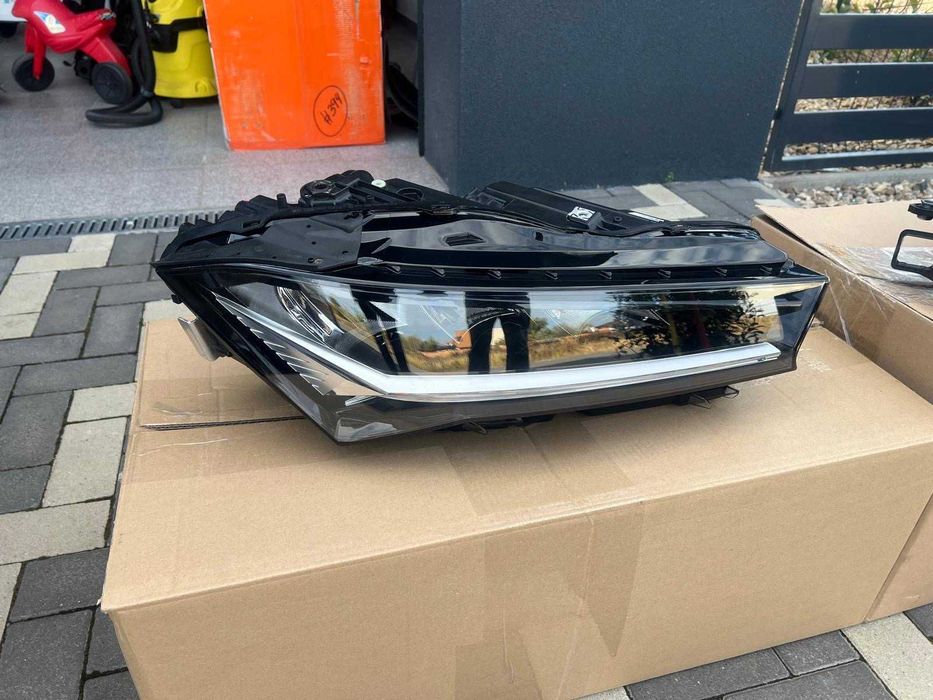 Far led nou stanga/dreapta Skoda Superb 4