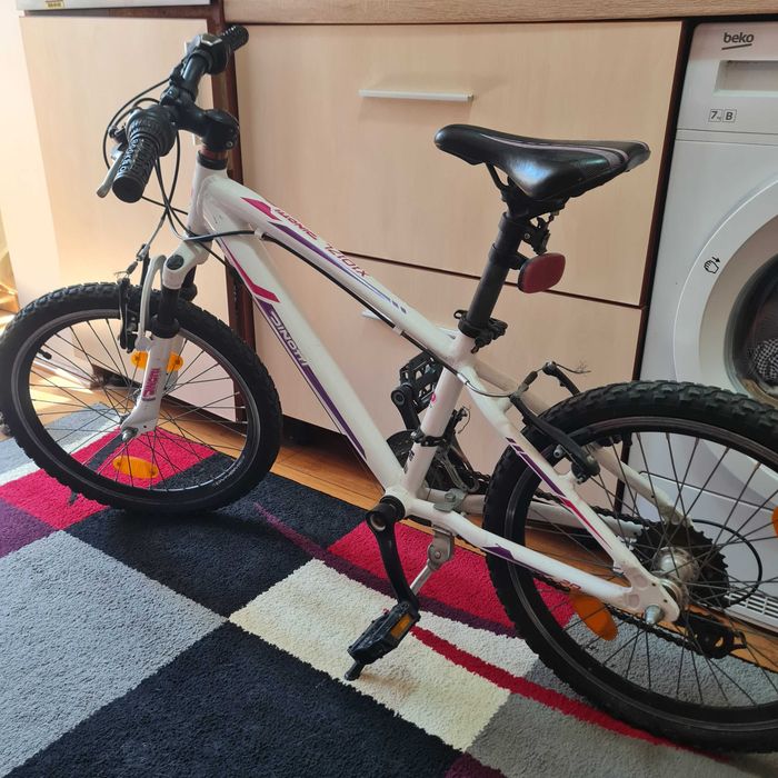 Bicicleta alba fete