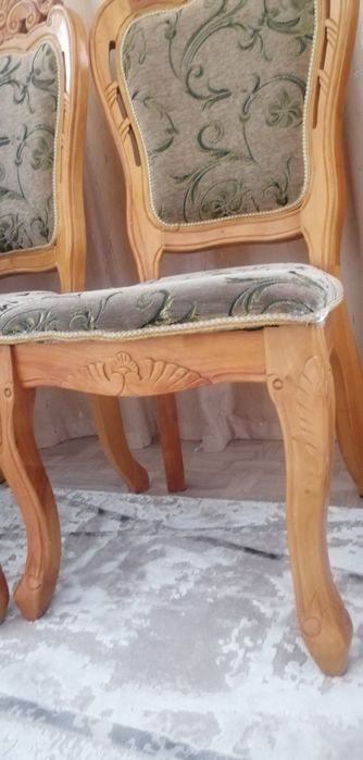 Продам  стол и  стулья