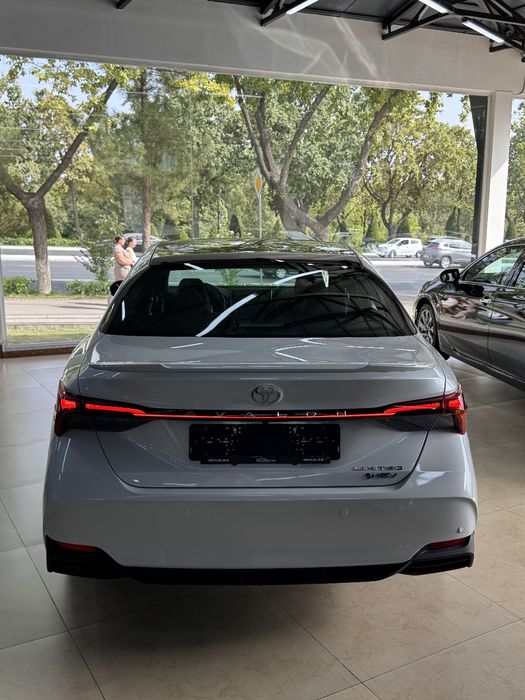 Toyota Avalon (Hybrid)