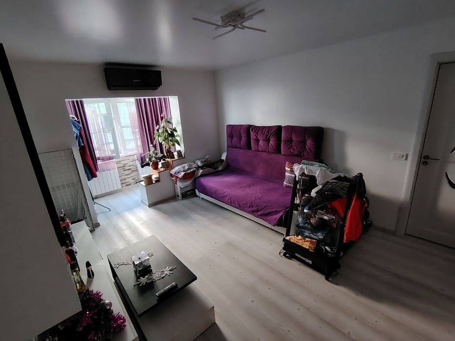 Vând apartament cu 3 camere Et1