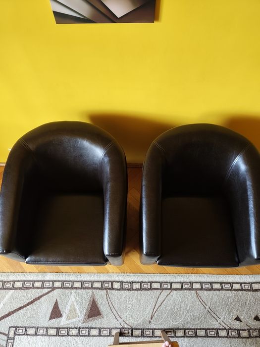 Vând set 2 fotolii scoica Tudor, imitatie piele culoare wenge