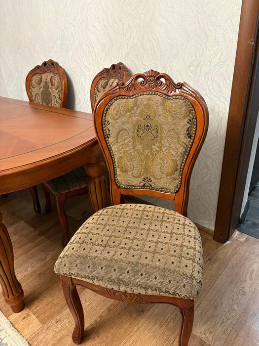 Стол для гостиной