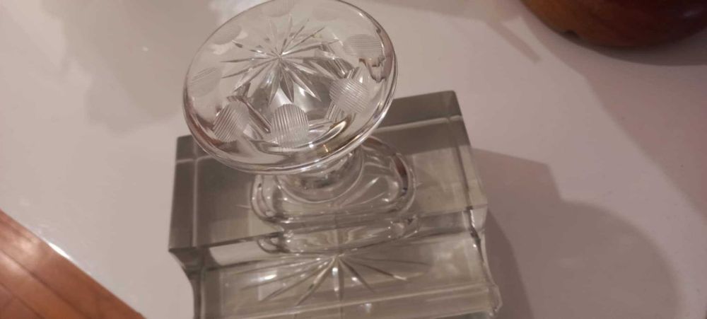 Calimara ,din cristal   fara nici un defect,arata impecabil.