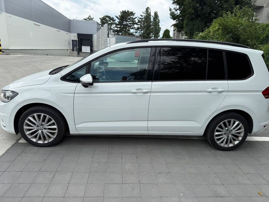 Volkswagen Touran Prim propietar cu verificare la reprezentanta km reali masina de Direc