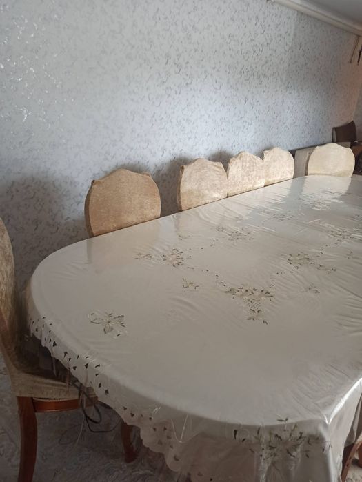 Продается стол со стульями