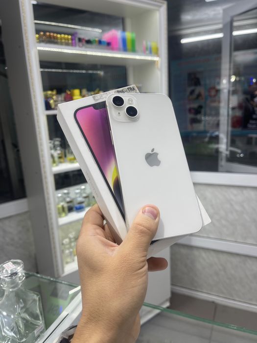iPhone 13.