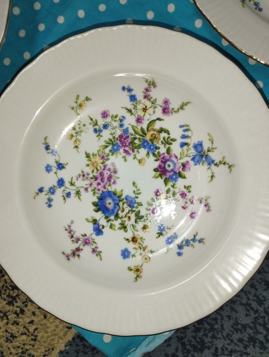 Продам столовый сервиз,посуда