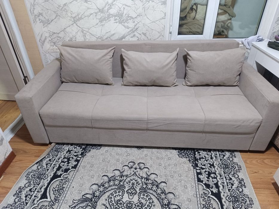 Диван.          .