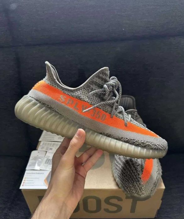 Adidasi Yeezy Carbon Beluga Orange
